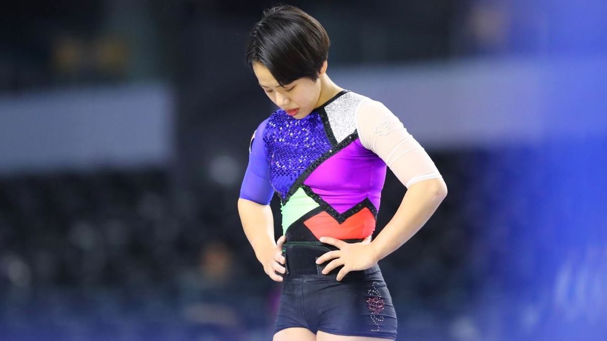 2019年のNHK杯で腰痛が悪化し、大会を欠場した村上茉愛さん(写真：西村尚己/アフロスポーツ)