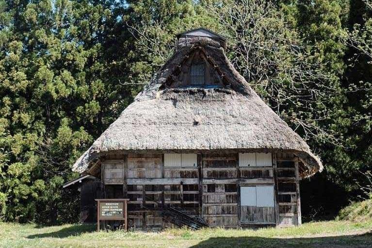 曳家が行われる茅葺き民家「旧中村家」（画像提供：飛騨市）