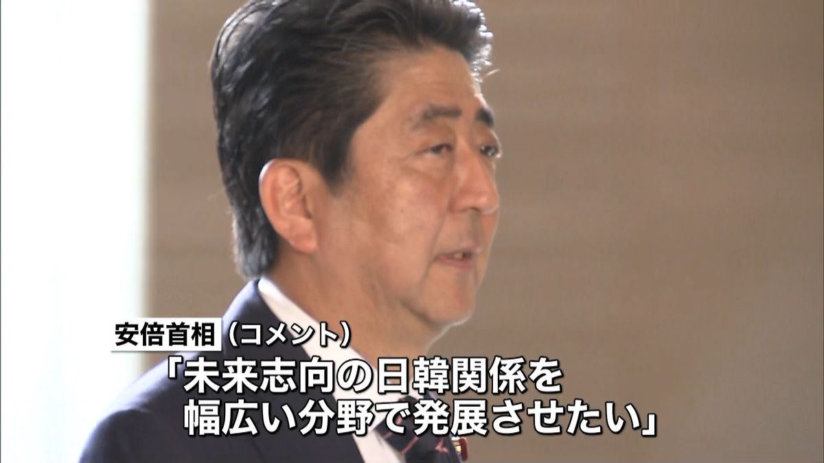 安倍首相、文氏に祝意「未来志向の関係を」