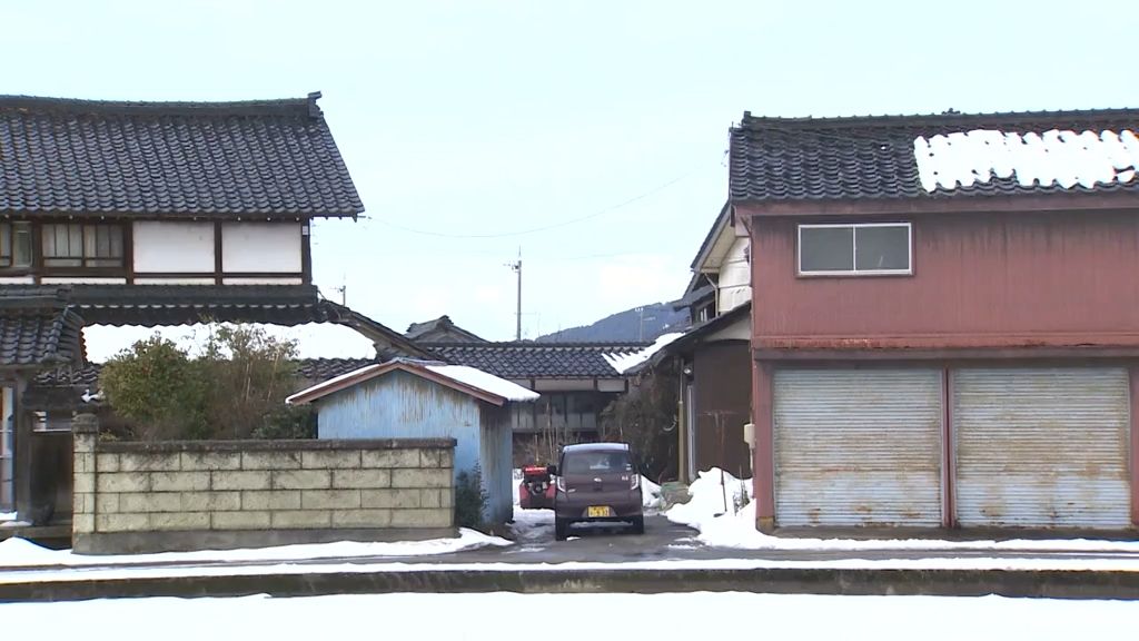 小矢部市の74歳男性　雪の下で死亡