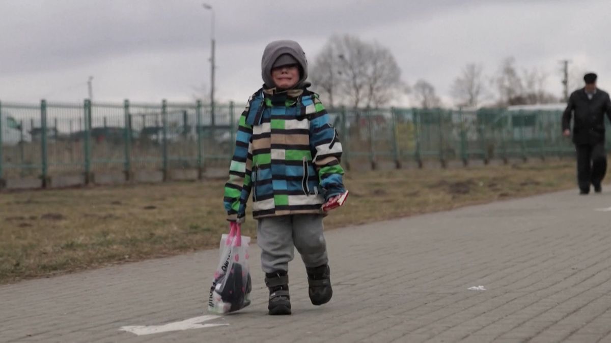 ポーランドに避難するウクライナの子ども