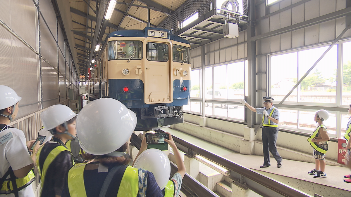 しなの鉄道　列車リニューアル　鉄道ファン大喜び！　引退前に115系列車が人気カラー「横須賀色」になって登場