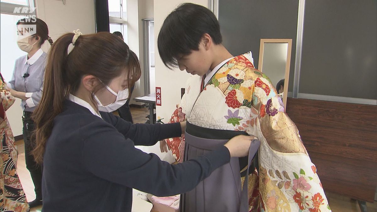 袴を着て１８歳を祝おう！柳井の高校生が着付け体験