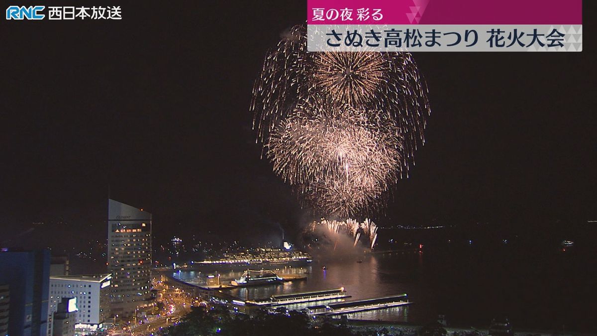 さぬき高松まつり恒例の花火大会　高松の真夏の夜空を彩る4000発の大輪