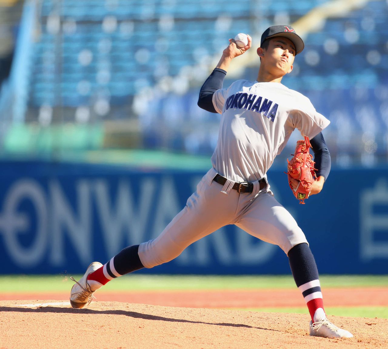 横浜高校が27年ぶり明治神宮大会V 1年生の織田翔希9回途中108球の力投 初出場の広島商を下す（2024年11月24日掲載）｜日テレNEWS NNN