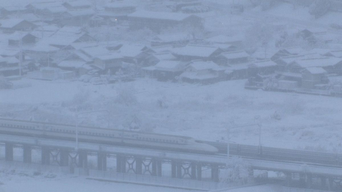 【寒波】東海道新幹線は“徐行運転”で最大30分以上の遅れ　名神（栗東湖南～一宮）で通行止め続く　JR在来線は通常通り運転（19日午前7時半現在）