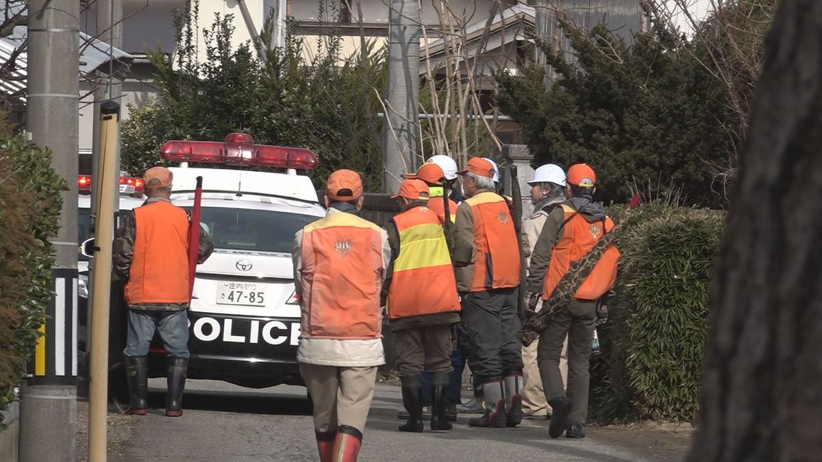 酒田市の住宅地の作業小屋にクマ居座る　周辺住民に外出控えるよう警察が注意呼びかけ