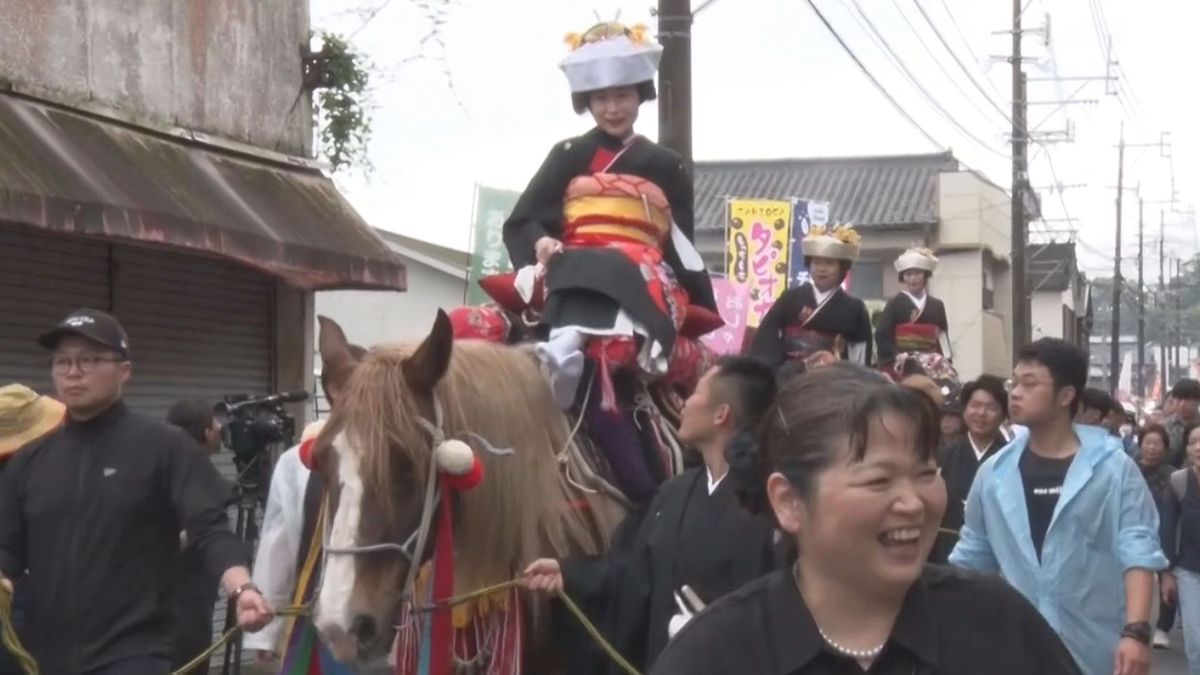 県下三大祭り「志布志お釈迦まつり」シャンシャン馬の行列復活 