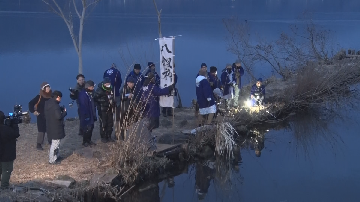 ‟大寒”　諏訪湖で御神渡りの観察も･･･湖面は結氷せず穏やかな朝に【長野】