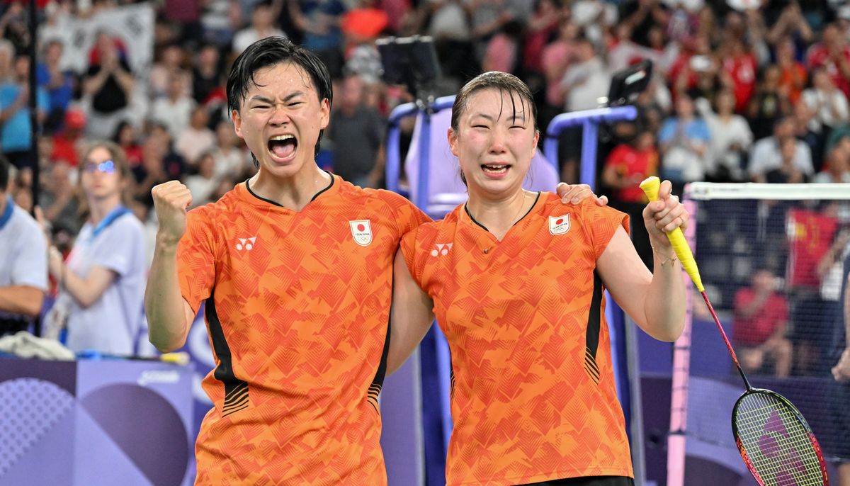 ペア解消となったパリ五輪銅メダリストのバドミントンの渡辺勇大選手と東野有紗選手(写真：エンリコ/アフロスポーツ)