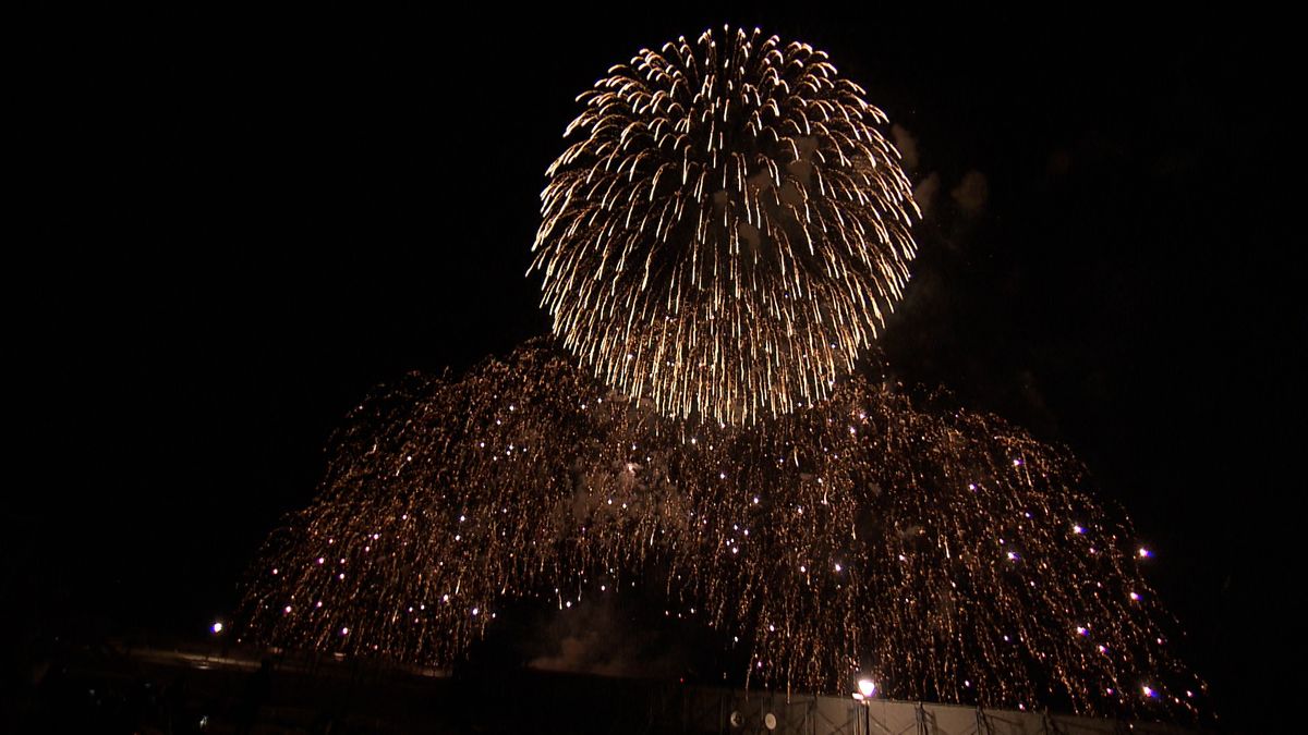 被災地に元気と勇気を　石川・輪島市で復興祈願の花火打ち上げ