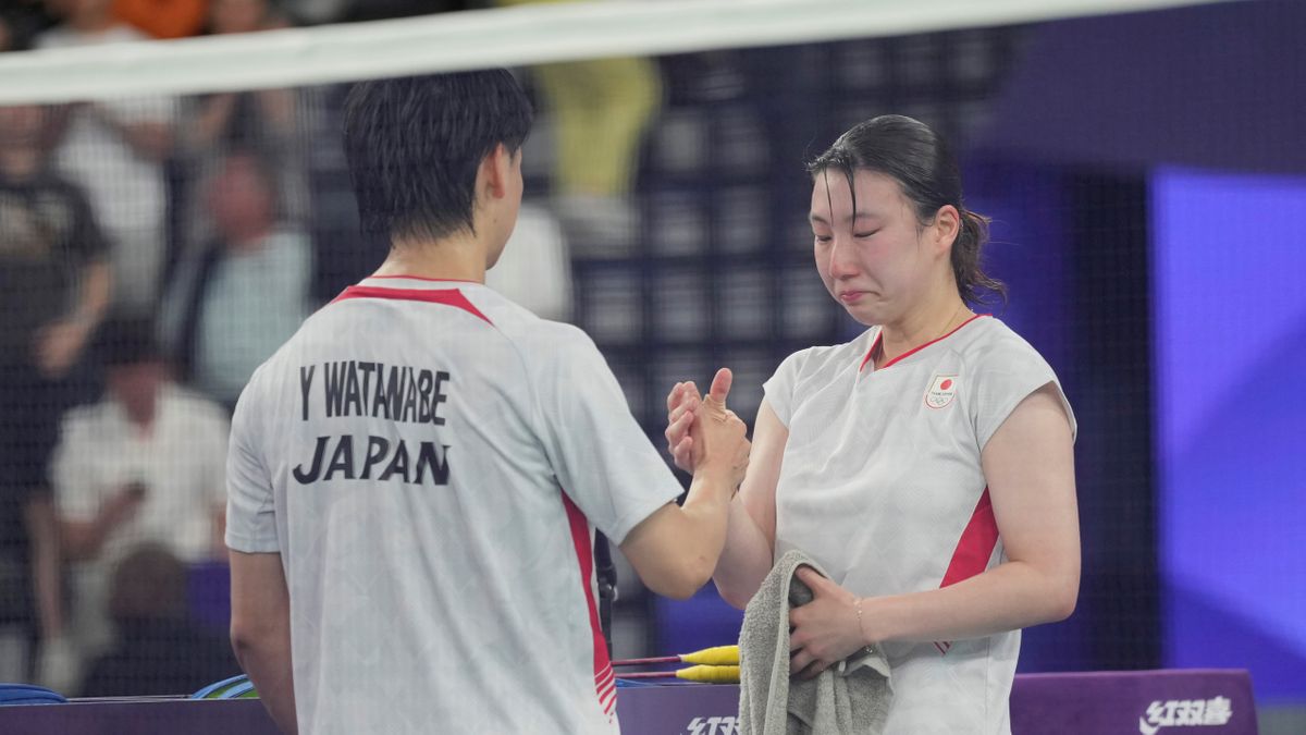 準決勝で世界1位の中国ペアに敗れた渡辺勇大選手、東野有紗選手ペア(写真:AP/アフロ)