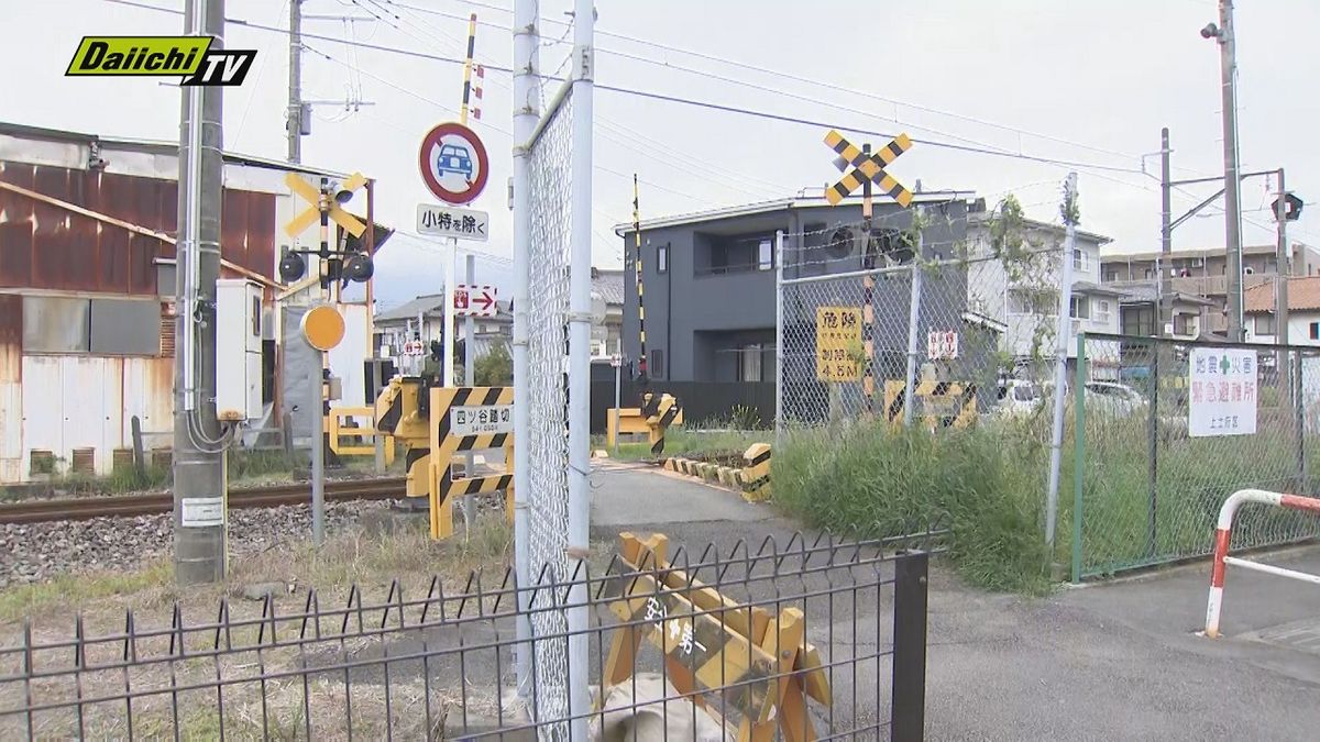 【速報】JR御殿場線の踏切で男性はねられ死亡　上下線で約1時間半運転見合わせ（静岡・長泉町）