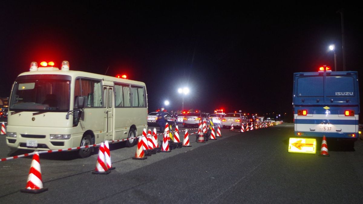 年末の中央道 改造された車やバイク38件を摘発「旧車會」など取り締まり 山梨