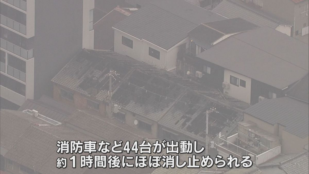 大阪・西成区の集合住宅で火事　男性と女性の2人が死亡、70代男性が病院に搬送される