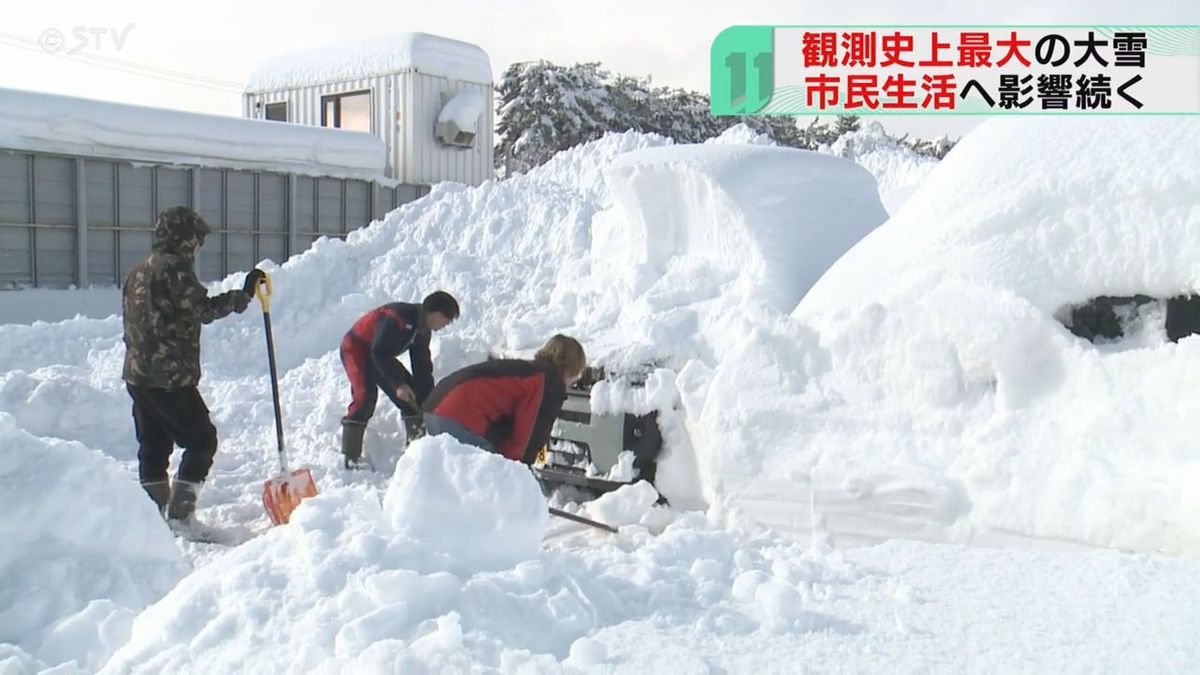 「もうやめて」観測史上最大の雪から一夜　ごみ収集再開も車が立ち往生　生活への影響続く帯広市