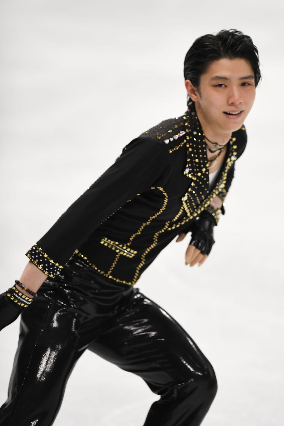 羽生結弦４年ぶり世界一へ　ＳＰ首位発進