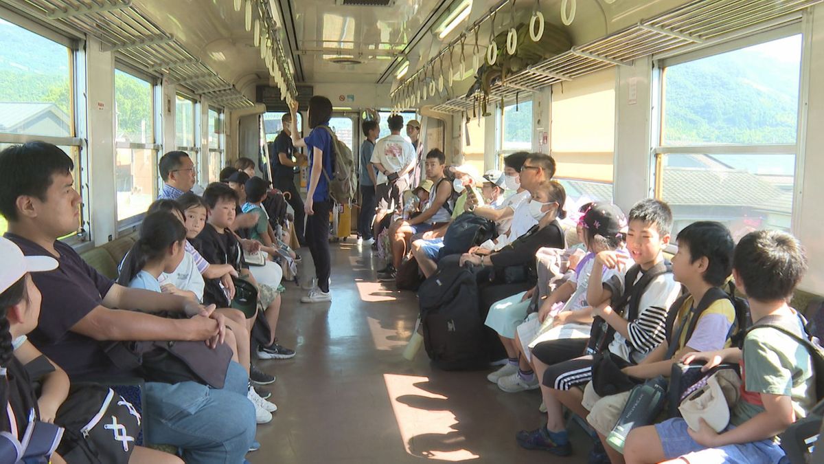 「「すごくドキドキ、楽しかった」予土線の利用促進へ 宇和島の小学生が列車の旅へ