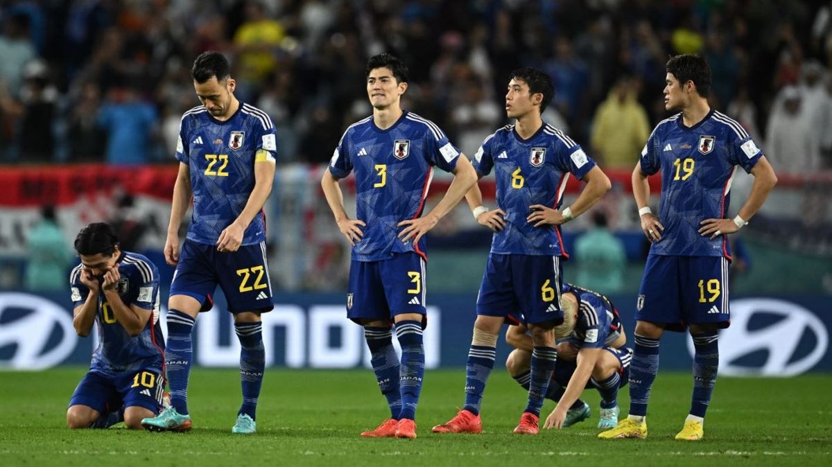 ＰＫ戦の末、クロアチアに敗れた日本代表(写真：ロイター/アフロ)