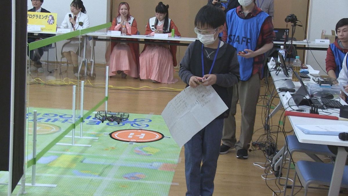 小学生が自分たちでプログラミング　ドローン操縦の大会　越前市で初めて開催