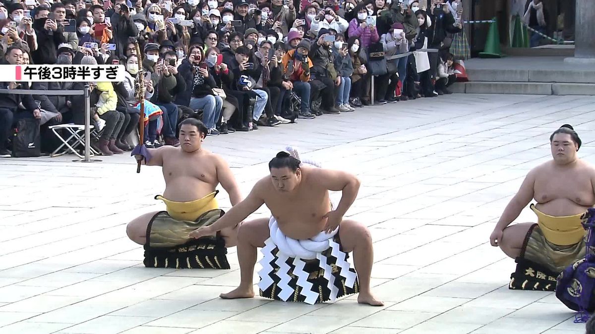 新横綱・豊昇龍が奉納土俵入り　おじの前で同じ「雲龍型」