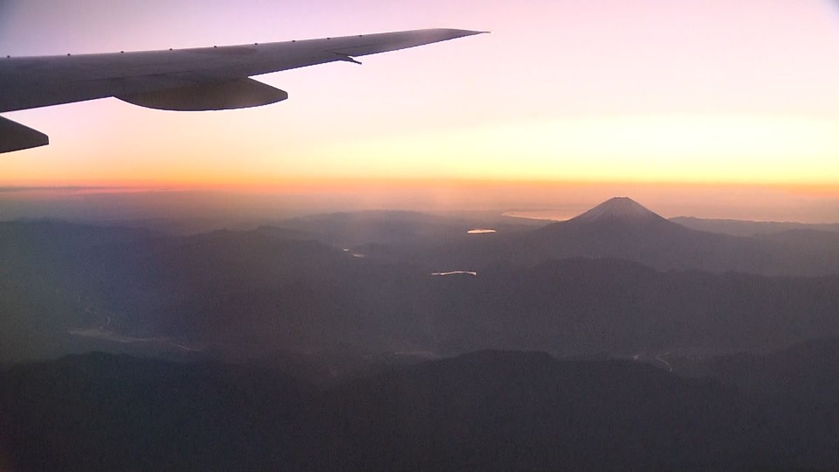 上空から富士山を　ＪＡＬ初日の出フライト