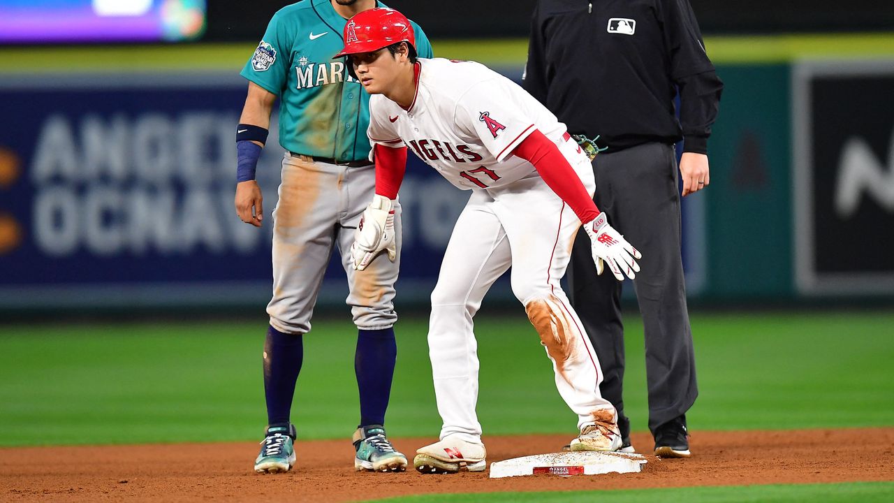 相手投手のガッツポーズに苦笑いの大谷翔平 ベンチ戻ってヘルメット“がんがんがん”と悔しさあらわに（2023年6月10日掲載）｜日テレNEWS NNN