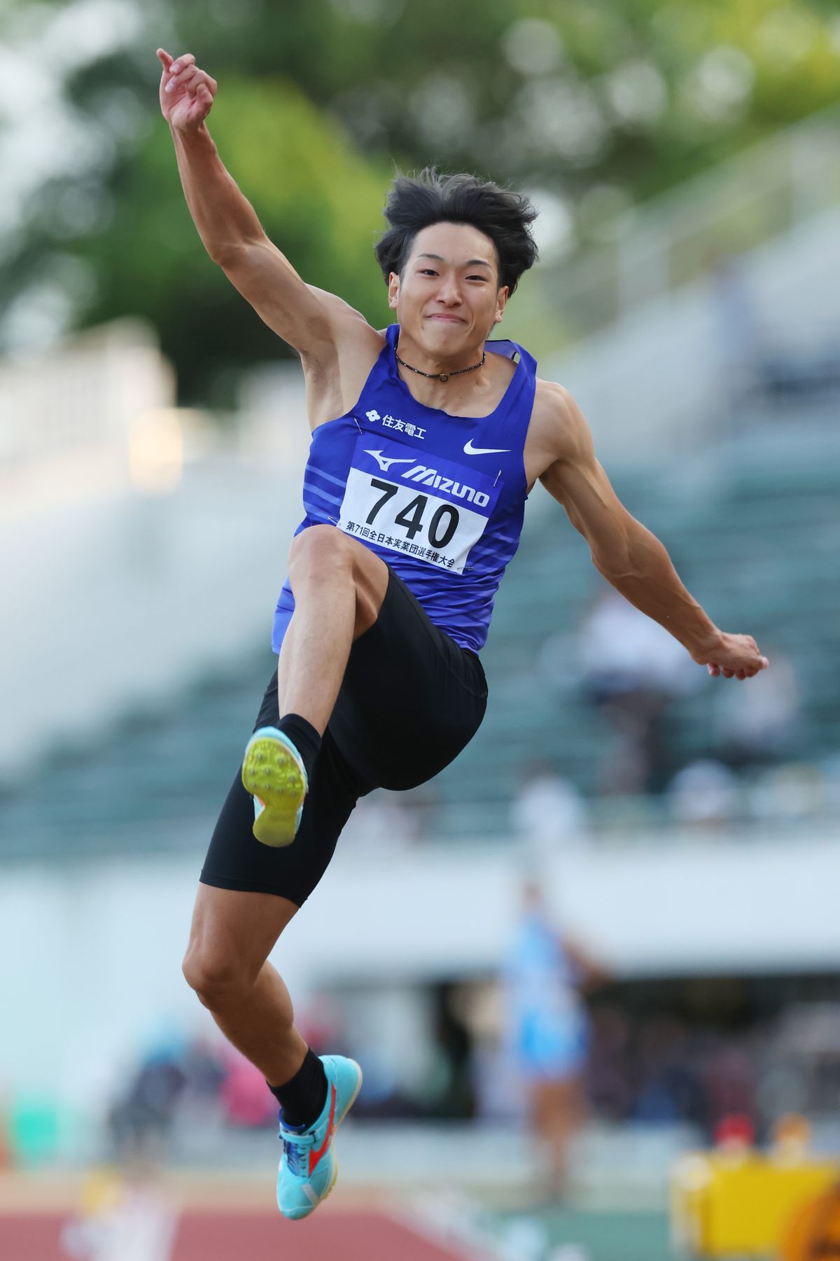 走り幅跳びで優勝した泉谷選手（写真：YUTAKA/アフロスポーツ）