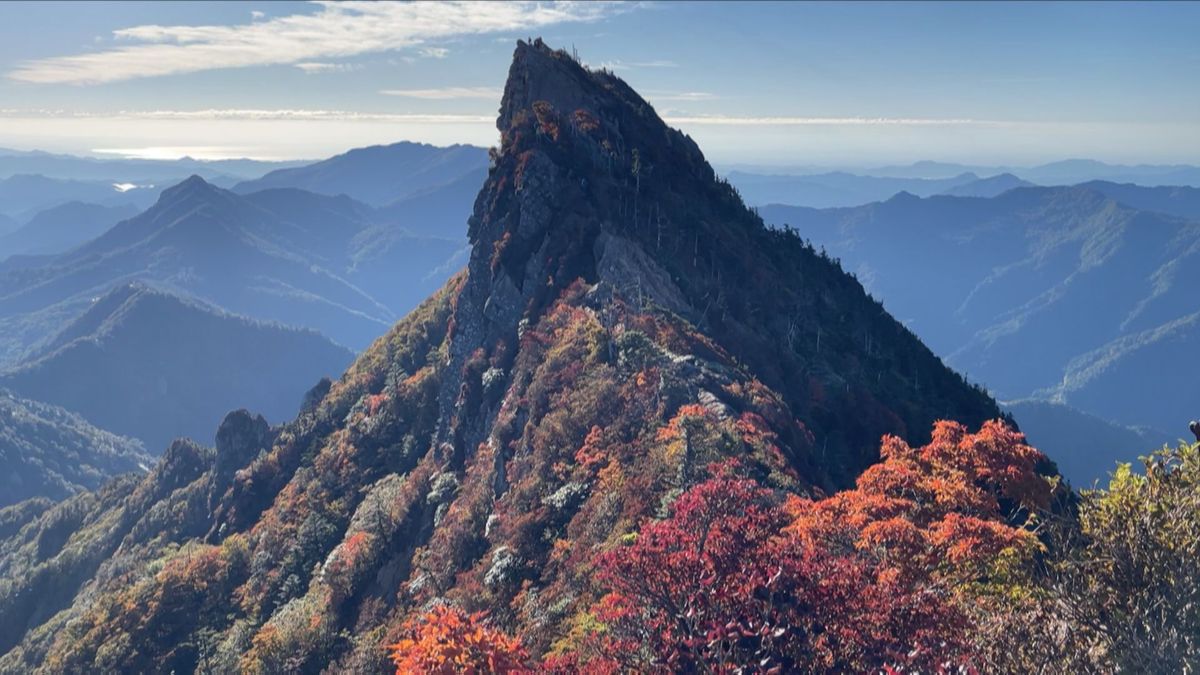 美しい紅葉は今が見ごろ！「石鎚山」山頂でしか味わえない“最果てグルメ”を求めて