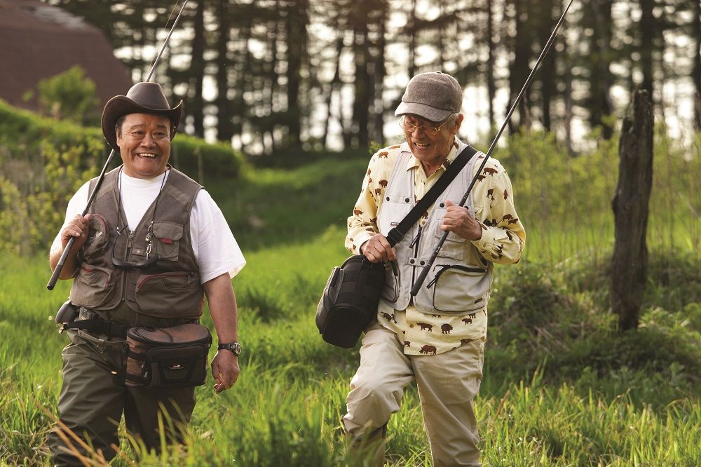 『釣りバカ日誌』に出演した西田敏行さんと三國連太郎さん　（C）2009 松竹株式会社