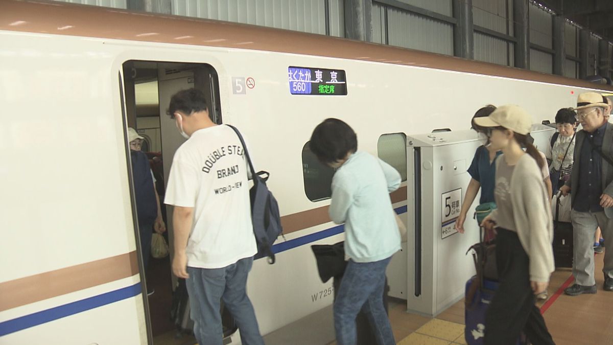 帰省客らのUターンピーク　福井駅前「きれいになってびっくりした」　北陸新幹線指定席ほぼ満席