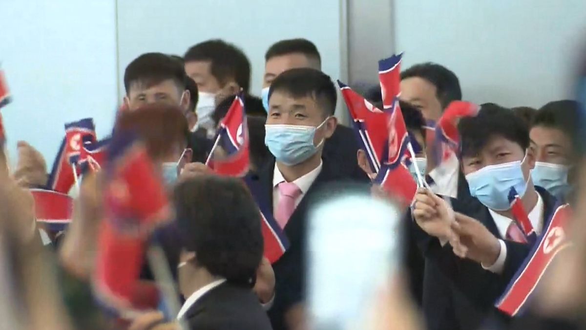 サッカー北朝鮮代表が羽田空港到着　対戦成績は日本が勝ち越し　21日に日本代表と対戦