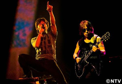 Ｂ’ｚ、ライブハウスで１夜限りのライブ