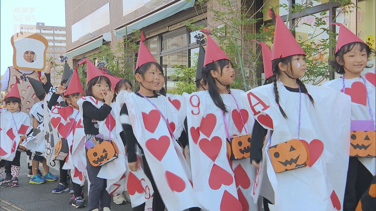 ハロウィーンを前に園児がパレード！歯医者さんでもらったのは、お菓子ではなく…？