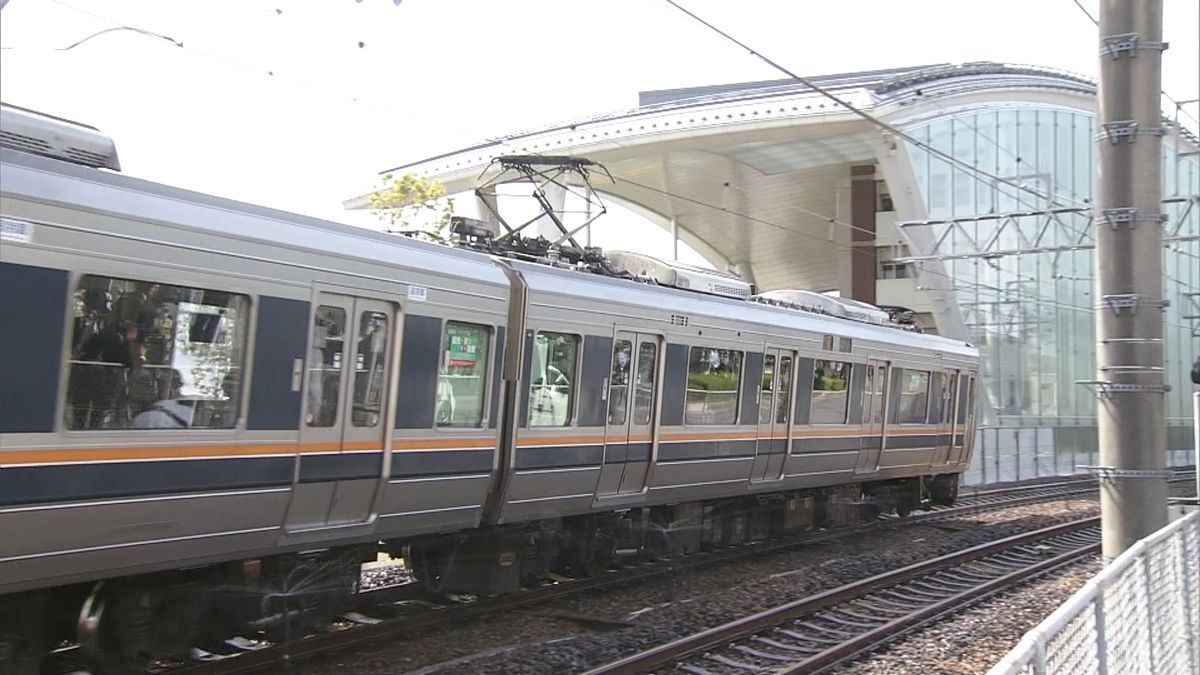 福知山線脱線から１６年　現場に遺族ら献花