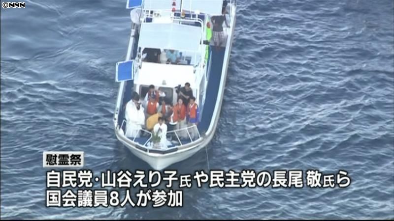 日本人１０人が尖閣上陸、国旗掲げる