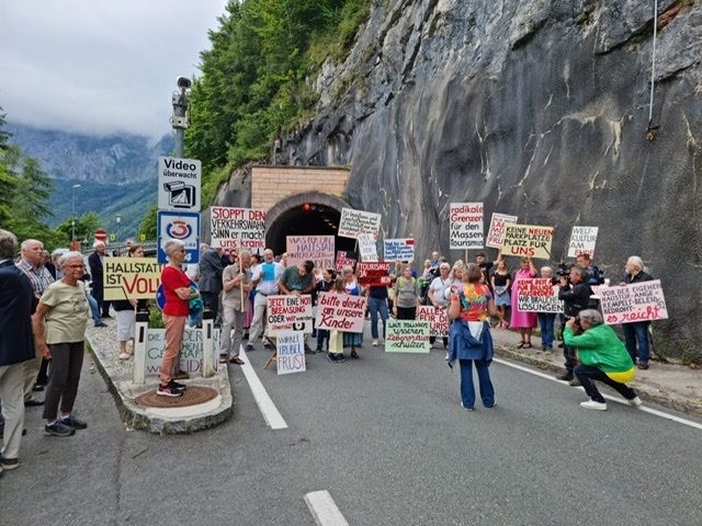 8月27日におこなわれたトンネル封鎖デモの様子