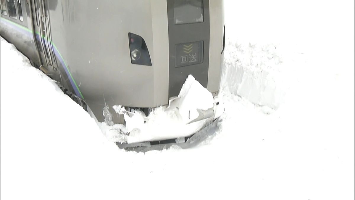 記録的な雪　ＪＲ函館線で２００人が車中泊
