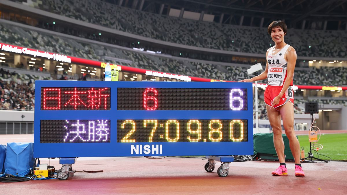 10000ｍで日本新記録を出した塩尻和也選手(写真：長田洋平/アフロスポーツ)