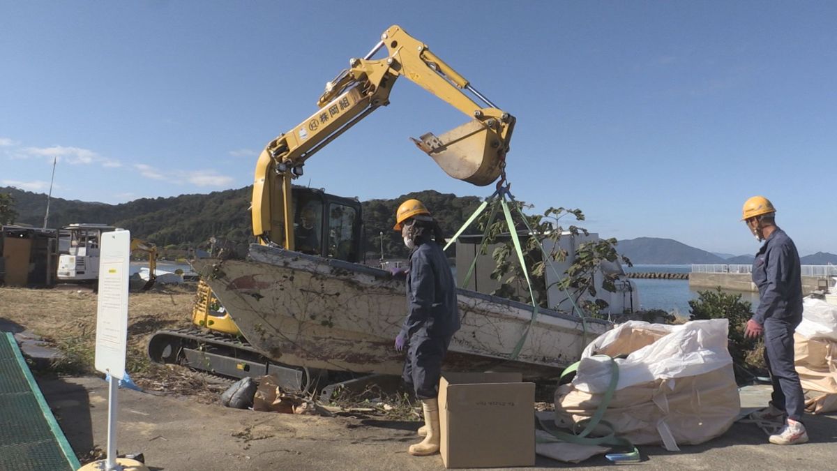 海岸の放置ボートを撤去　県が行政代執行、初のケース　小浜市内で全46隻が対象に