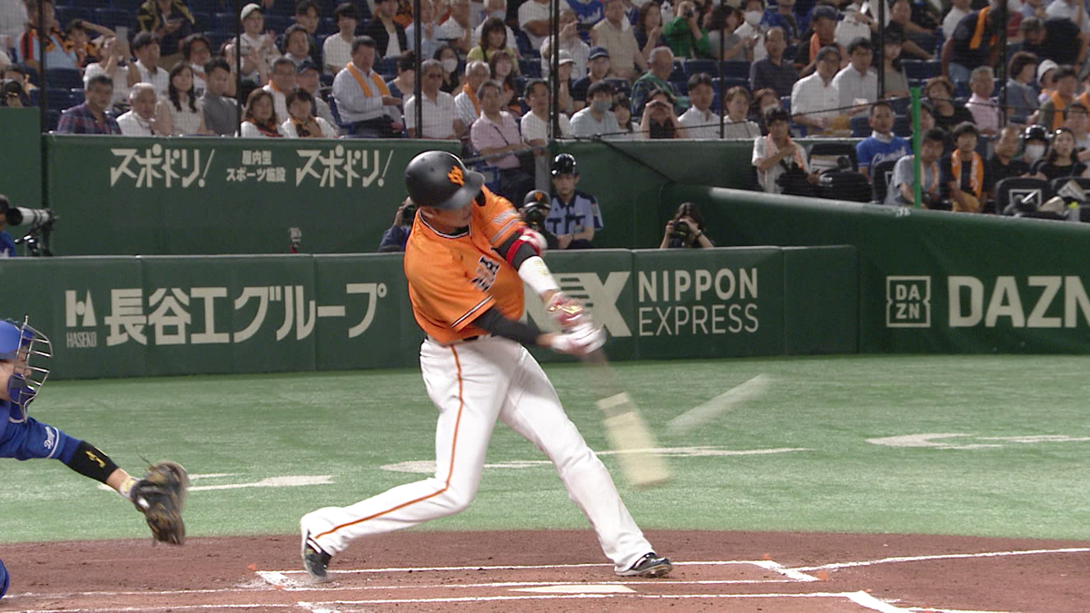 巨人・坂本勇人選手が復帰後初打席で2塁打(画像:日テレジータス)