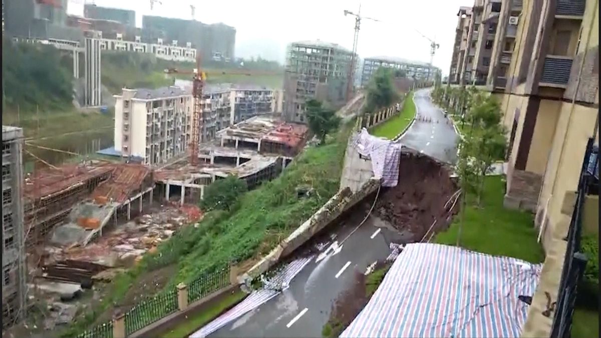 中国・四川省　大雨で土砂崩れ被害が相次ぐ