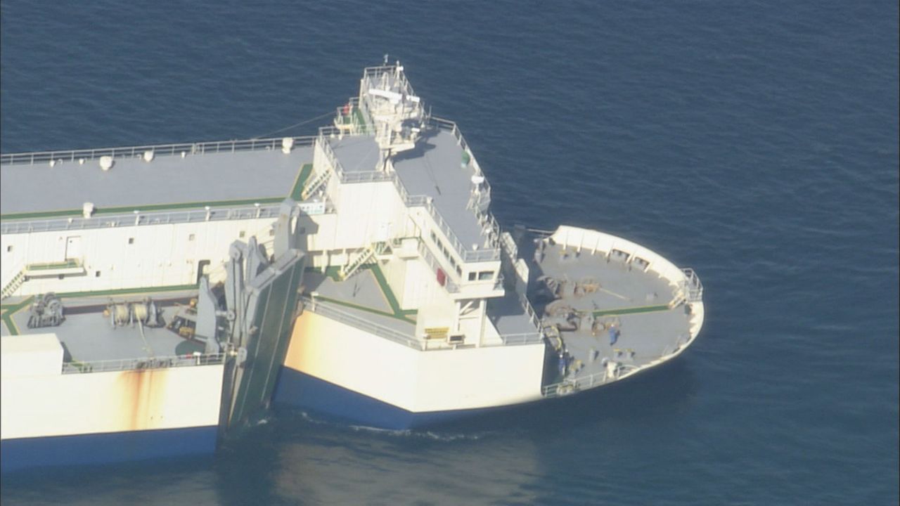松山沖で自動車運搬船が座礁 乗組員ら全員救助され9時間以上無人のまま漂流 自動車約100台を岩国港へ運ぶ途中