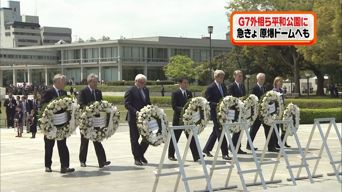 米国務長官ら平和公園で原爆慰霊碑に献花