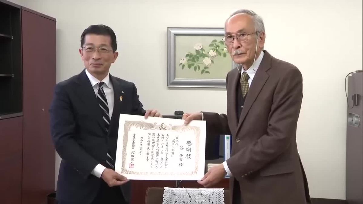 瑛九のオリジナル版画寄贈　宮崎県立美術館から延岡市の会社経営者に感謝状