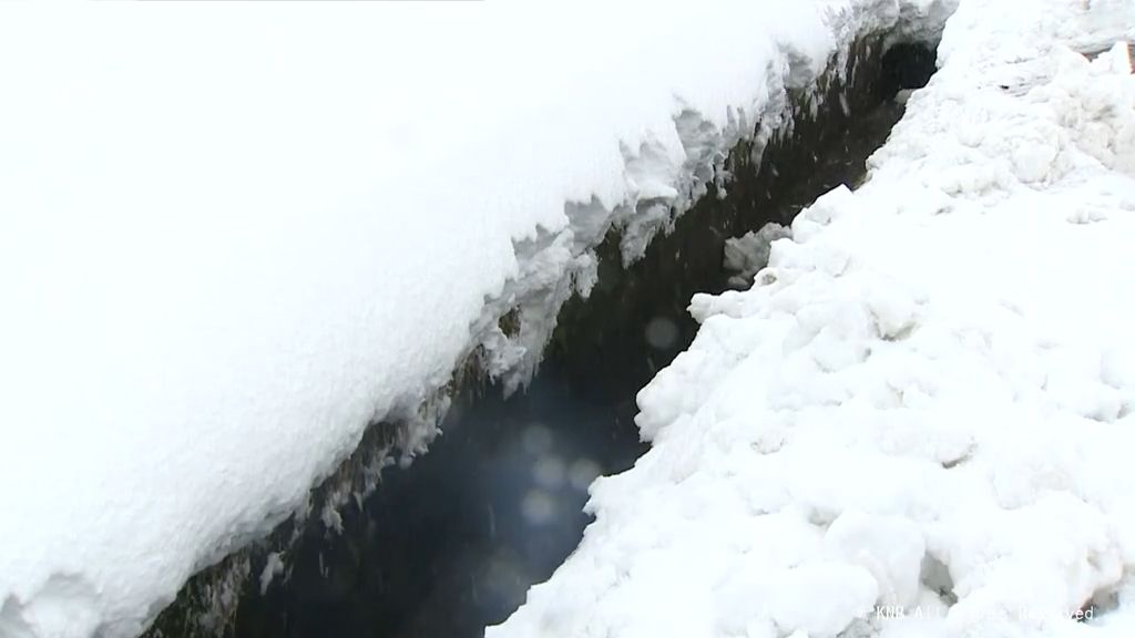 除雪作業中事故か　８０歳女性遺体で発見　小矢部市の用水路で