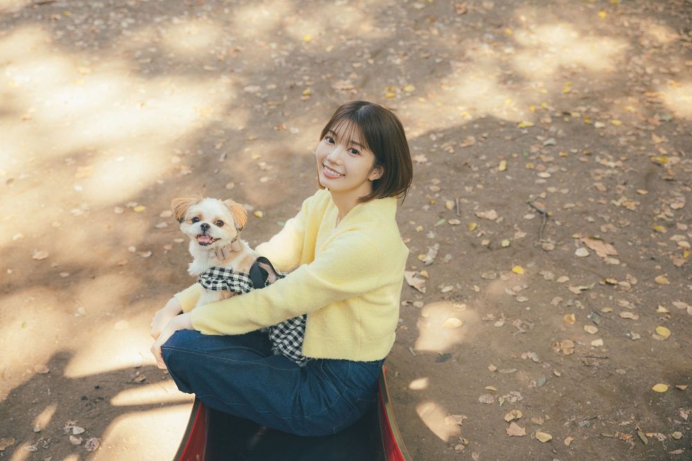 写真集『僕の記憶の中で』より　愛犬のちぇりと都内で撮影　撮影・東　京祐　（c）KOBUNSHA