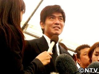 【続報１】佐藤浩市も涙「言葉つむげない」