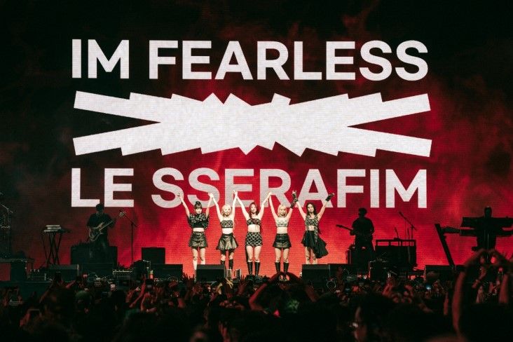 LE SSERAFIM、米国最大規模の音楽フェス『コーチェラ』で人気曲『ANTIFRAGILE』など10曲をパフォーマンス