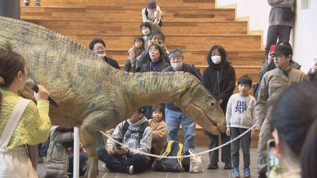 新幹線開業で県内にぎわう　初めて福井を訪れた人も「魅力的な観光地がいっぱい」　"恐竜列車”も連日満員